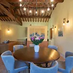 Typical Umbrian With Swimming Pool 別荘