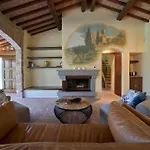 Дом отдыха Typical Umbrian With Swimming Pool Antognola