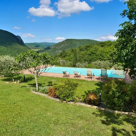 Дом отдыха Typical Umbrian With Swimming Pool